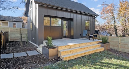 Tiny Home a fantastic Location close to 9th Street!