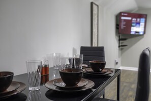 Dining - "Upper Magnolia"- Nice 2 Bed Apt Fully Remodeled and Stocked (Statesville)