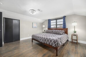 2 bedrooms, iron/ironing board, travel crib, WiFi - "Upper Magnolia"- Nice 2 Bed Apt Fully Remodeled and Stocked (Statesville)