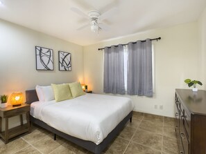 3 habitaciones, tabla de planchar con plancha, wifi y ropa de cama