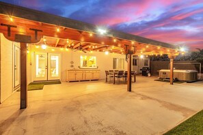 Outdoor dining - Chandler Oasis with Pool & Hot Tub (Chandler)