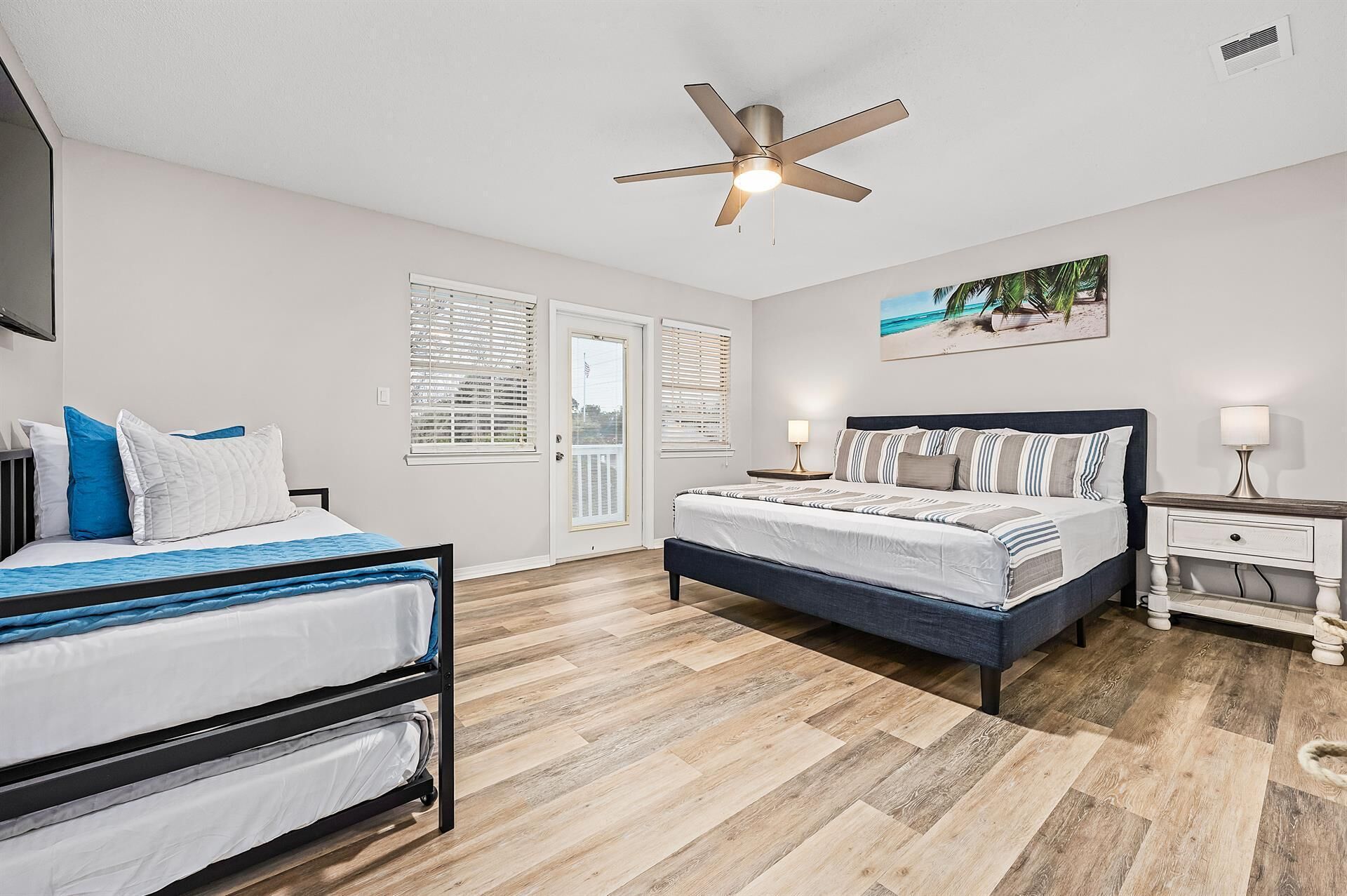 4 bedrooms, desk, free WiFi, bed sheets