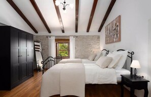 3 bedrooms, travel cot, free WiFi, bed sheets - Awesome home in Buzet (Buzet)