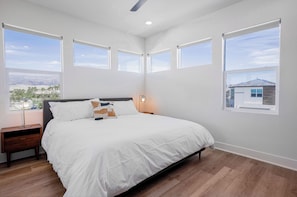 5 bedrooms, free WiFi, bed sheets
