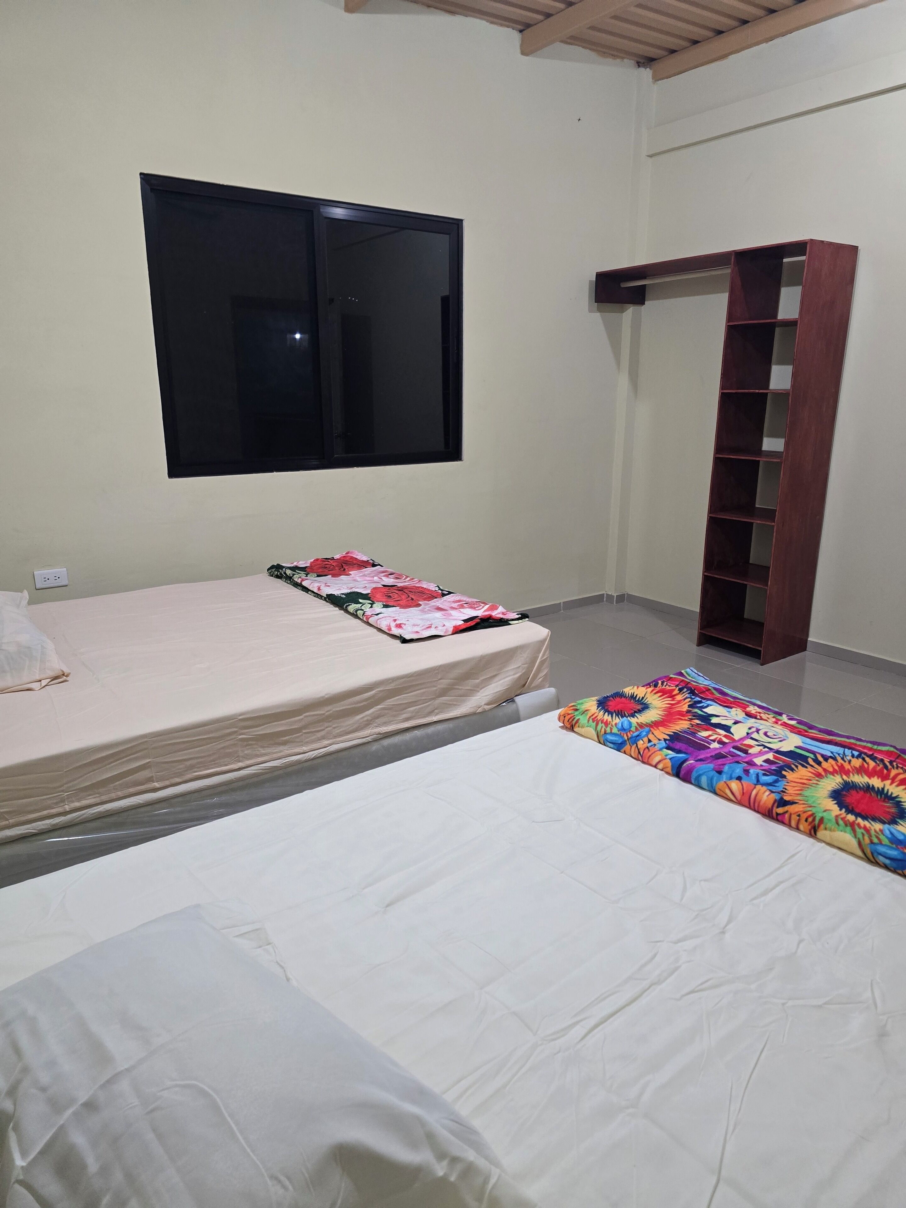 5 Schlafzimmer, Bügeleisen/Bügelbrett, kostenloses WLAN, Bettwäsche