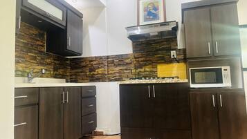 Fridge, microwave, oven, stovetop