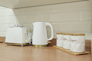 ハウス | 専用キッチン | 冷蔵庫、電子レンジ、オーブン、コンロ