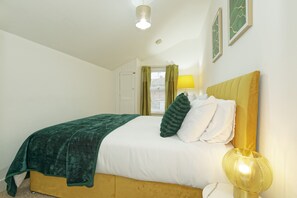 3 bedrooms, iron/ironing board, free WiFi, bed sheets - Immaculate 3-bed House in Chatham (Chatham)