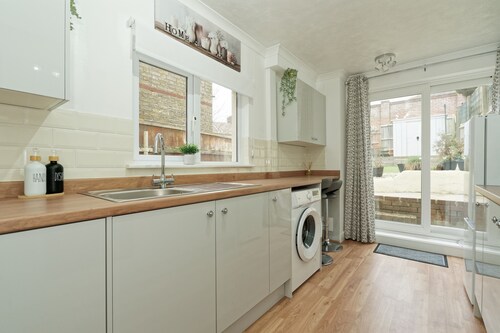 Immaculate 3-bed House in Chatham