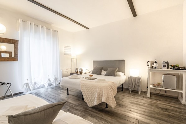 1 habitación, wifi y ropa de cama