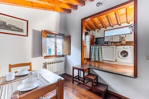 Micro-ondes, plaque de cuisson, lave-vaisselle, grille-pain