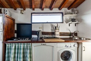 Mikrowelle, Herdplatte, Geschirrspüler