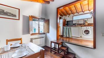 Mikrowelle, Herdplatte, Geschirrspüler, Toaster