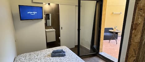 1 habitación, escritorio, wifi gratis y ropa de cama
