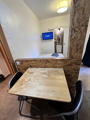 Dining - Hermosa Planta Baja Nueva con Patio y Baño Privado!! (Mataró)