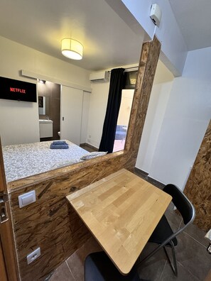 1 bedroom, desk, free WiFi, bed sheets - Hermosa Planta Baja Nueva con Patio y Baño Privado!! (Mataró)