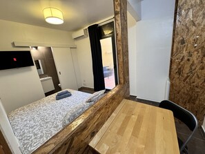 1 bedroom, desk, free WiFi, bed sheets - Hermosa Planta Baja Nueva con Patio y Baño Privado!! (Mataró)