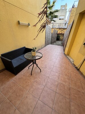 Terrace/patio - Hermosa Planta Baja Nueva con Patio y Baño Privado!! (Mataró)