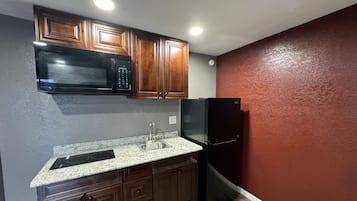 Peti sejuk/penyejuk beku saiz penuh, ketuhar gelombang mikro, dapur
