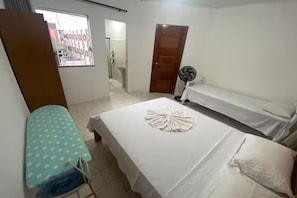 3 chambres, fer et planche à repasser, Wi-Fi, draps fournis