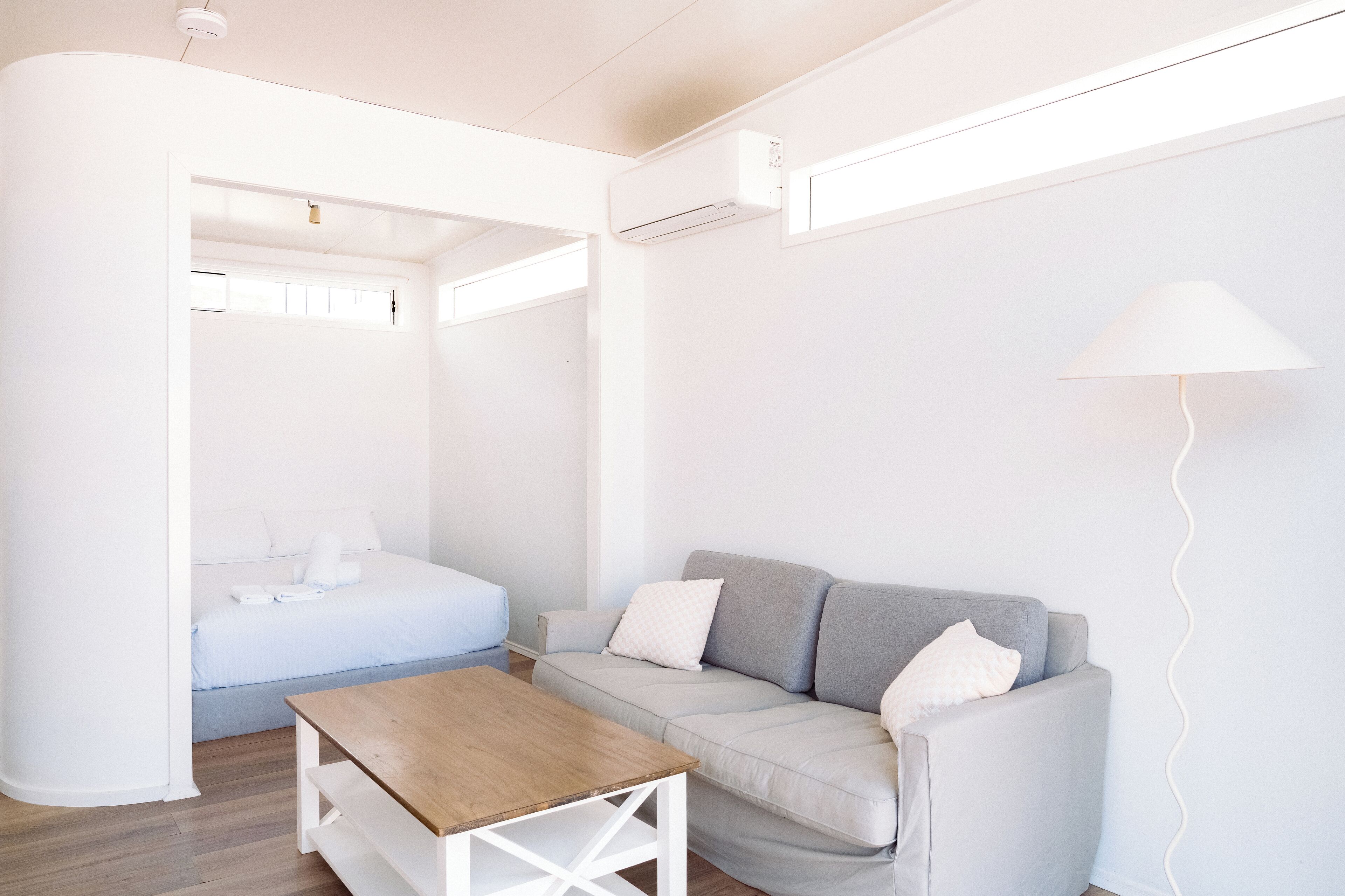 舒適開放式套房 | 書桌、隔音