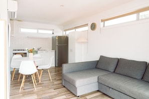 Living area - Eden Bay Mornington (Capel Sound)