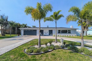 Exterior - Waterfront Elegance  (Ruskin)
