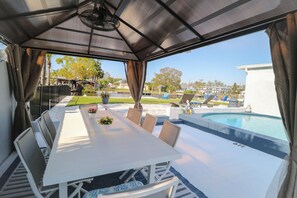 Outdoor dining - Waterfront Elegance  (Ruskin)