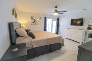 4 bedrooms, desk, WiFi, bed sheets - Waterfront Elegance  (Ruskin)