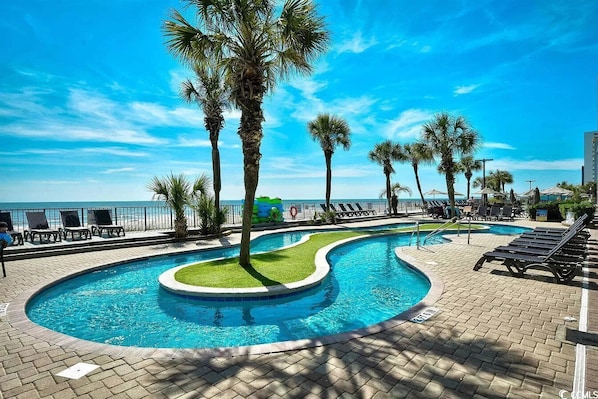 Innendørsbasseng og utendørsbasseng