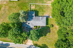 Exterior - scent-free stay - spacious , big yard and safe neighborhood (Imperial)