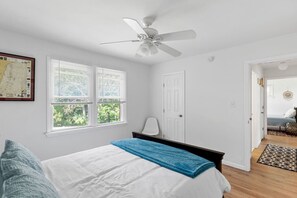 4 bedrooms, desk, free WiFi, bed sheets
