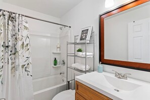 Séchoir à cheveux, serviettes fournies