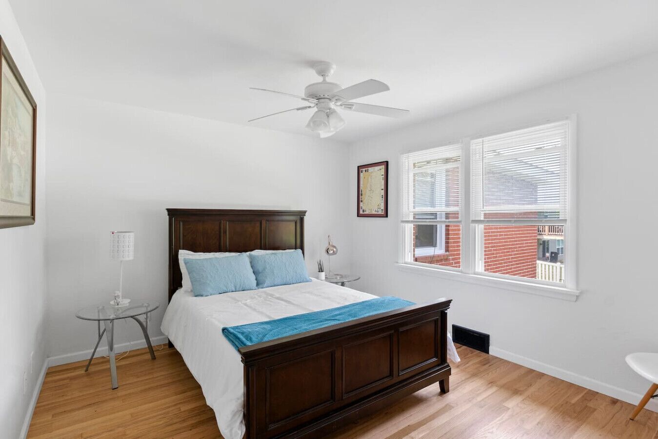 4 多间卧室、办公桌、免费 WiFi、床单