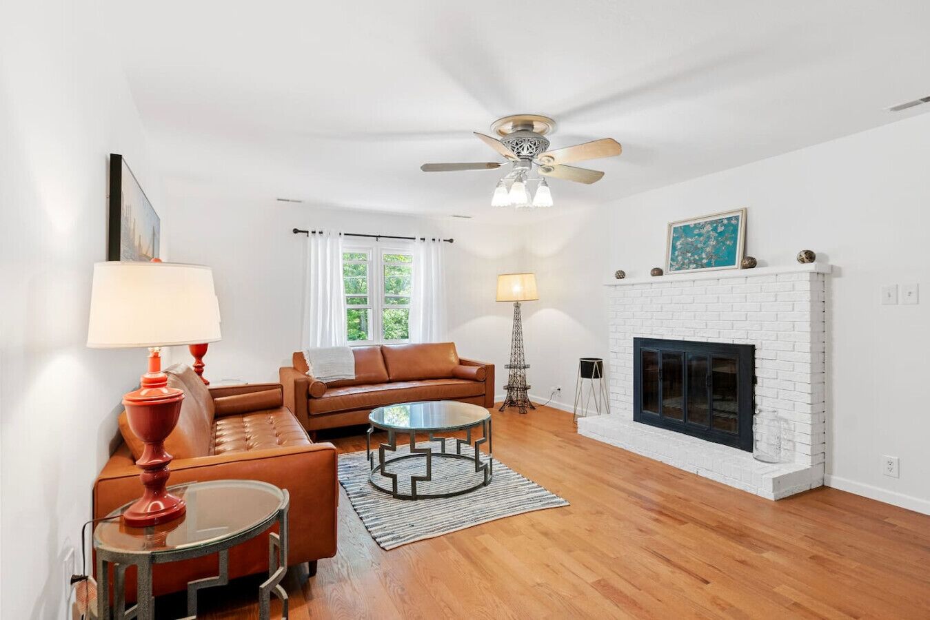 电视、壁炉、书