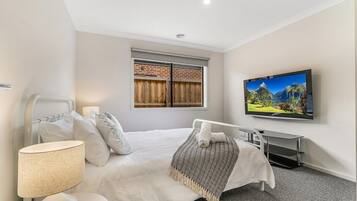 4 habitaciones, tabla de planchar con plancha, wifi y ropa de cama