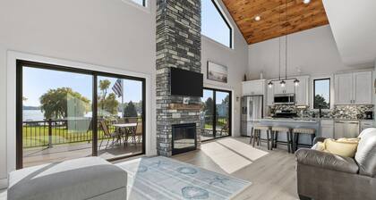 Newer Cottage on all sports lake, pontoon boat available