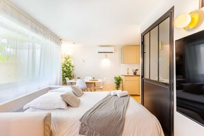 2 habitaciones, escritorio, cuna de viaje y wifi 