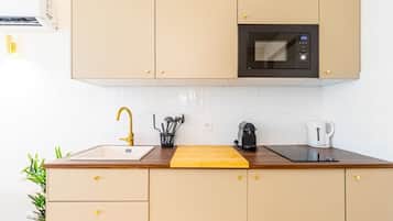 Réfrigérateur, micro-ondes, plaque de cuisson, lave-vaisselle