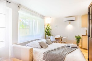 2 habitaciones, escritorio, cuna de viaje y wifi 