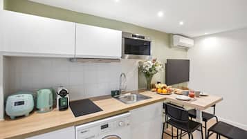 Refrigerador, microondas, lavavajillas, cafetera/tetera