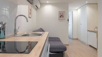 Refrigerador, microondas, lavavajillas y cafetera y tetera