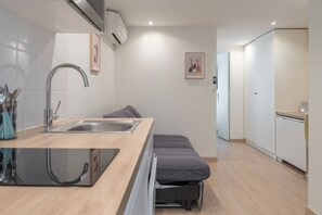 Fridge, microwave, dishwasher, coffee/tea maker