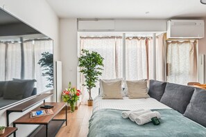 2 bedrooms, desk, iron/ironing board, travel crib