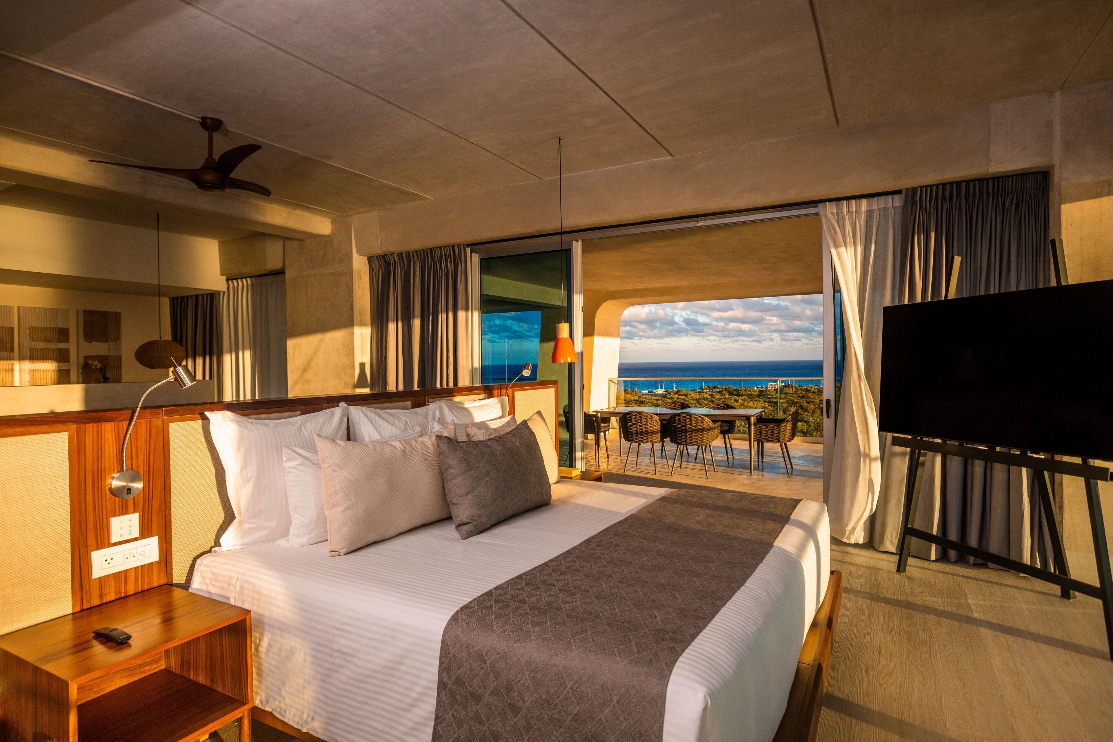 Vantage Club Master Suite Golf & Ocean View King Bed | Vista al campo de golf
