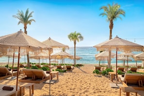 Privat strand i nærheten, hvit sand og buss til stranden (inkludert)