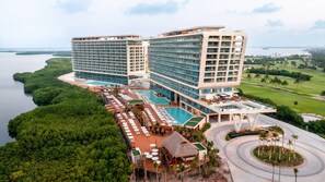 Building design - Hyatt Vivid Grand Island Cancun Adults Only All-Inclusive (Cancun)