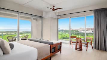 Vantage Club Corner Suite Golf & Ocean View king bed | Uitzicht op de golfbaan