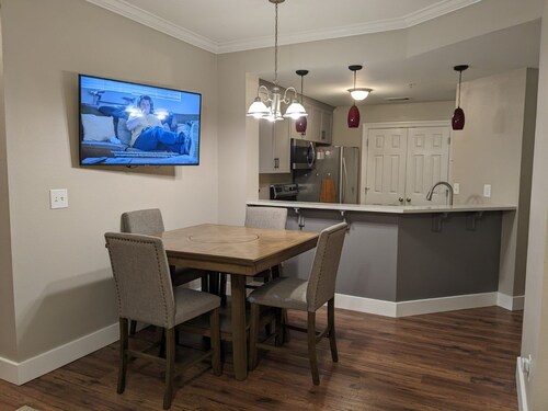 The Bama Retreat 3bed/3bath Condo minutes from The University of Alabama!