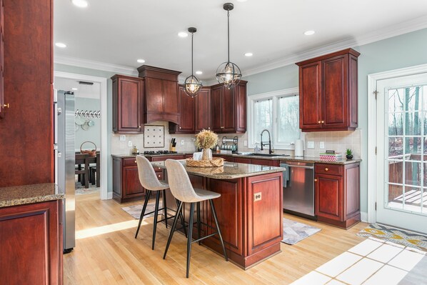 Fridge, microwave, oven, stovetop - Modern Getaway near PTI Airport - Theater & Games (Summerfield)